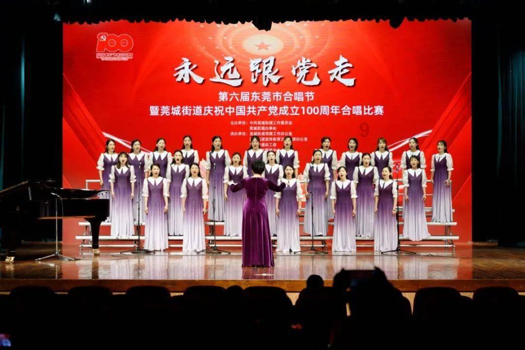 谁安排的费尔德入场时所牵球童比他还高 眼神写满了故事